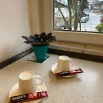 Golden Lily - Pet Friendly *