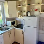 Golden Lily - Pet Friendly