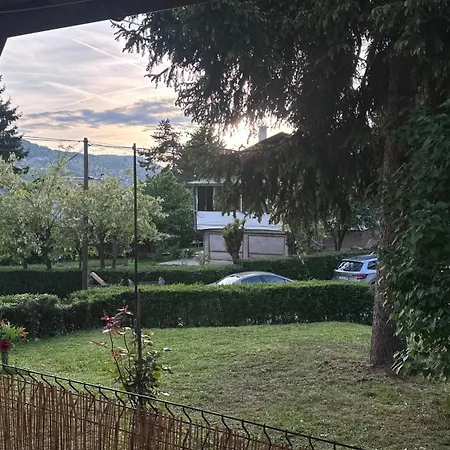 Golden Lily - Pet Friendly Apartman Szarajevó
